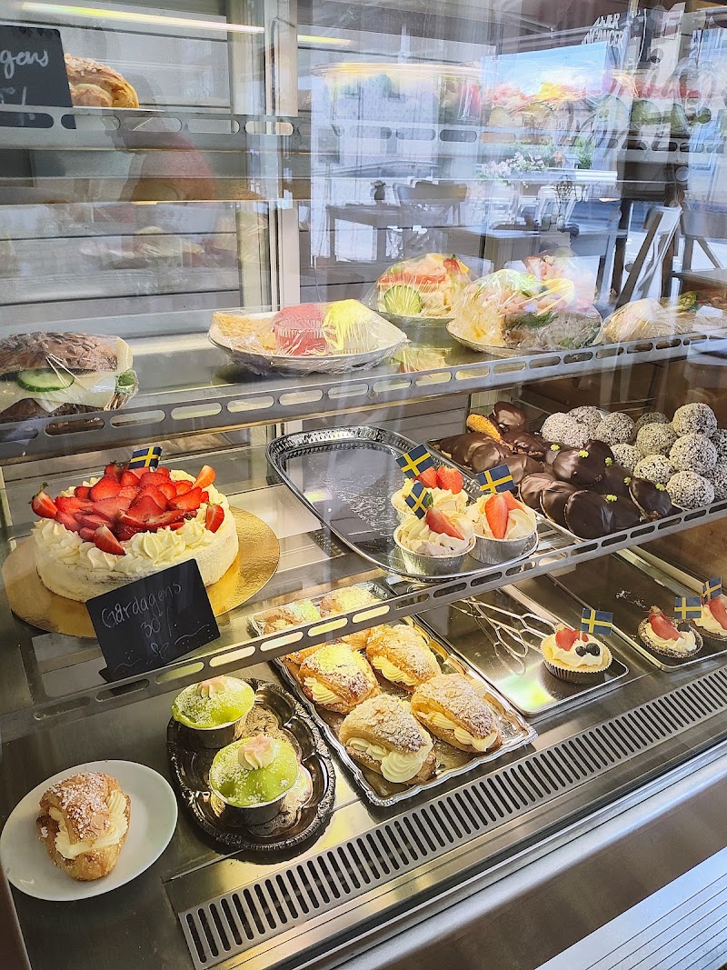 Cafe and Bakery Small Dreams